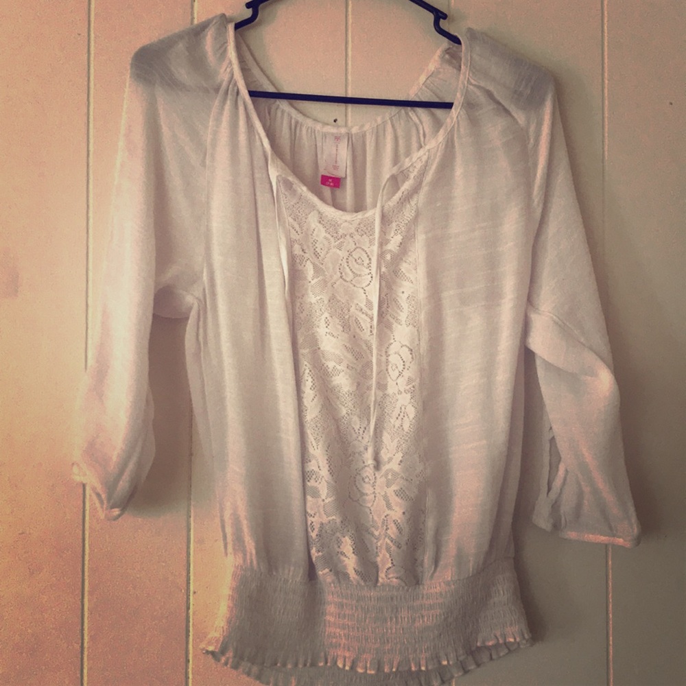 Light white shirt with design on arms